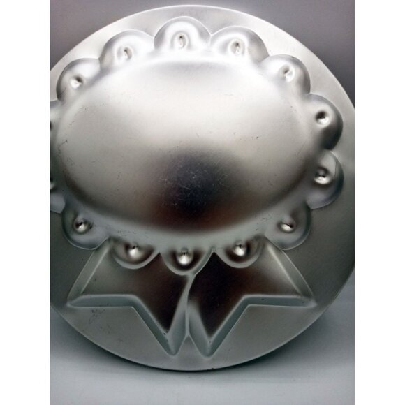 Wilton Blue Ribbon Medal Shaped Cake Mold Pan Vintage Aluminum 503-415 1975 - Picture 4 of 13